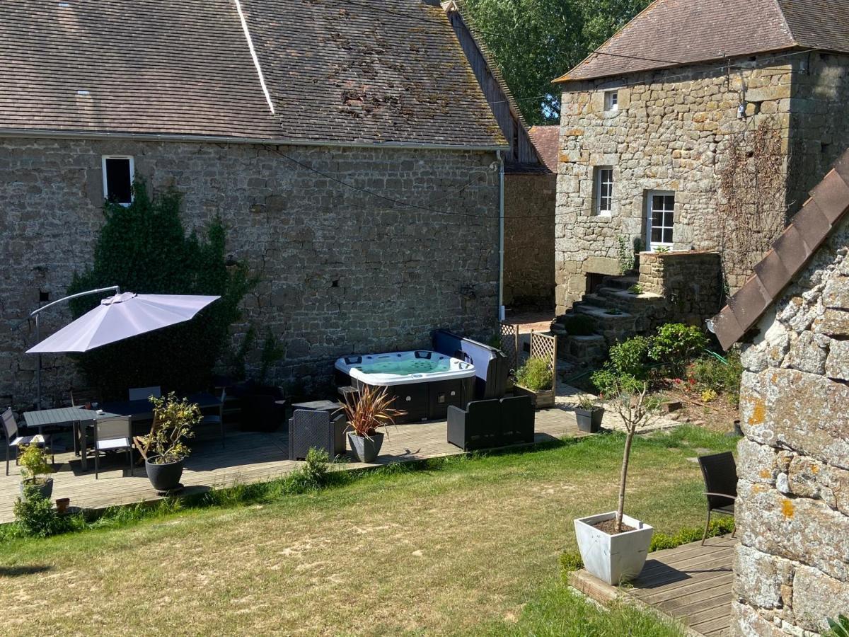 Bed and Breakfast Domaine Des Tours Vauquelin Putanges Exterior foto