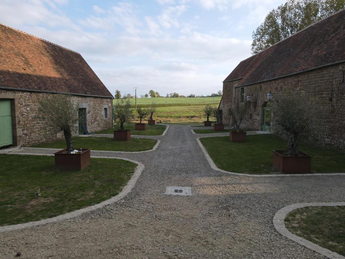 Bed and Breakfast Domaine Des Tours Vauquelin Putanges Exterior foto