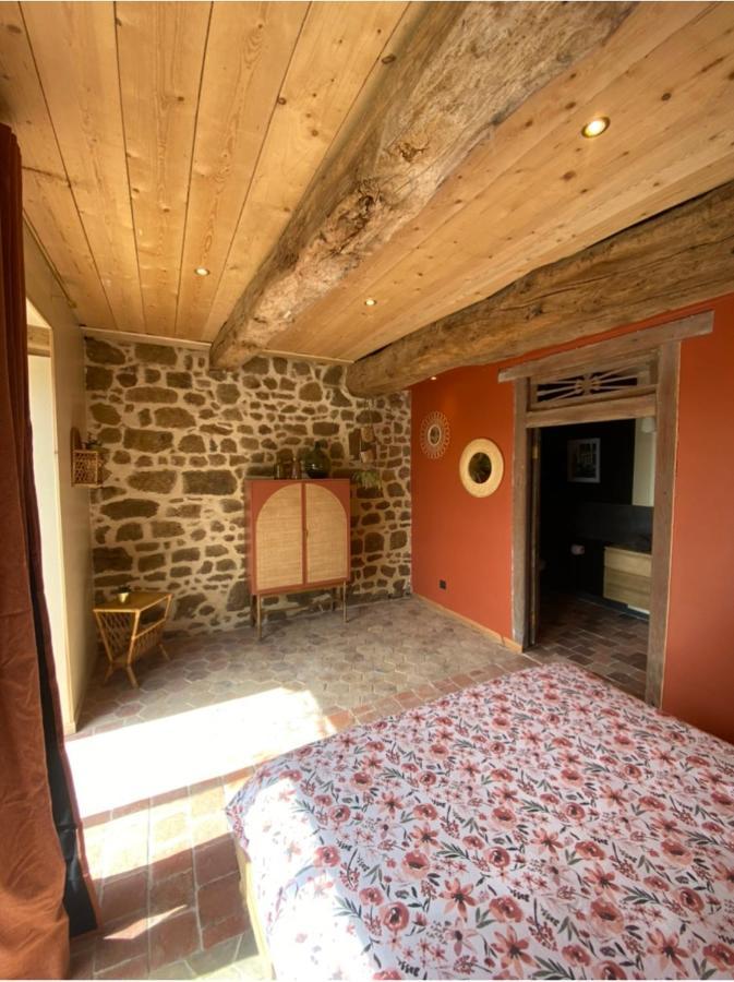 Bed and Breakfast Domaine Des Tours Vauquelin Putanges Exterior foto